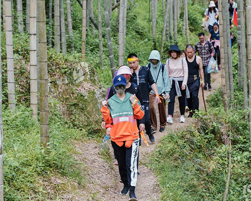 阿拉善盟徒步穿越